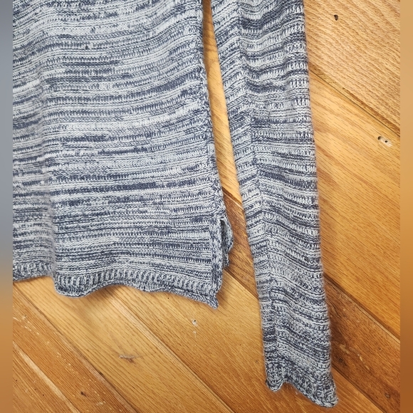 Aeropostale gray and white striped knit long sleeved sweater size Xs - Picture 11 of 11